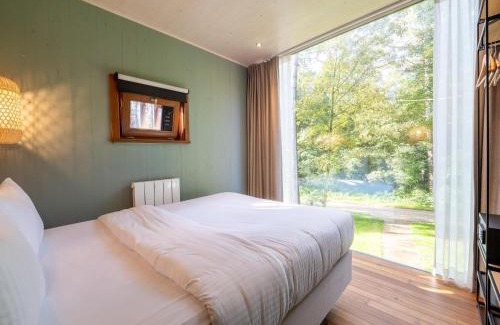 Maubray Maison | Treehouse near Tournai with Sauna Retreat
