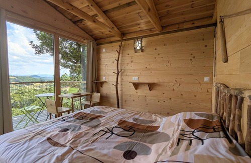 Saint-Paulien Lit Et Petit-Déjeuner | Treehouse retreat with air conditioning in St Paulien