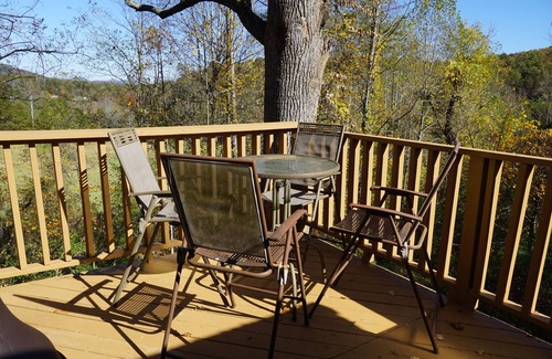 Lake Lure Copropriété | Treehouse serenity, full access to all RB Resort amenities, Dog friendly.