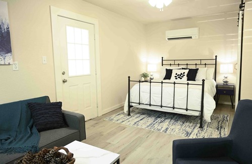 Grand Saline Maison | Trees and Trades - minutes from Canton Trade Days!