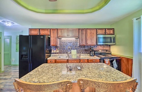 Brockton Appartement | TreeTop Loft Apartment with River & Mountain on 10-Acres