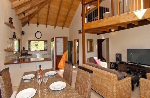 Tairua Cottage | Treetop Oasis - Maison de vacances Tairua Executive