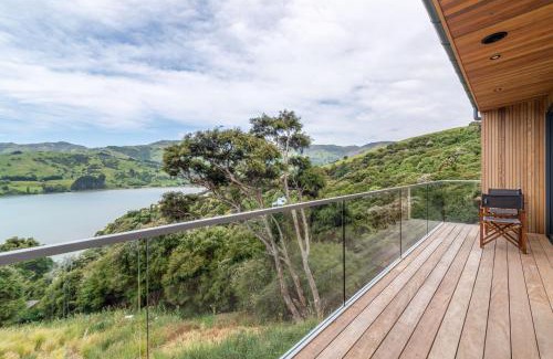 Akaroa Maison | Treetop Retreat - Takamatua Holiday Home