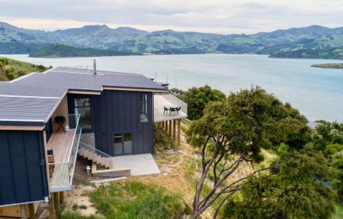 Akaroa Maison | Treetop Retreat - Takamatua Holiday Home