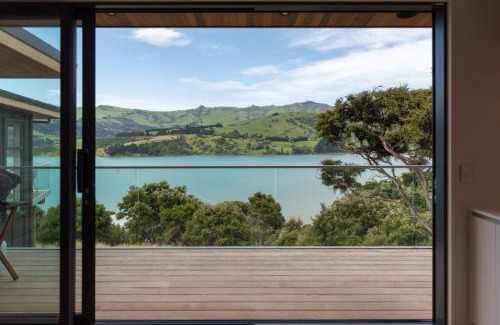 Akaroa Maison | Treetop Retreat - Takamatua Holiday Home