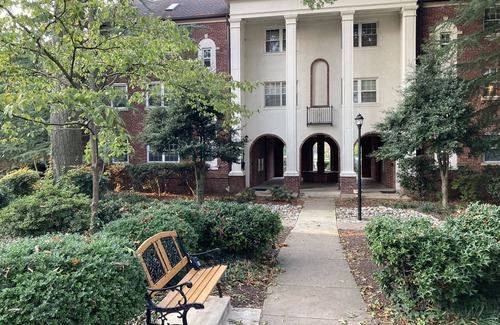 North Highland Appartement | Treetop Rosslyn with loft - Georgetown-walkable