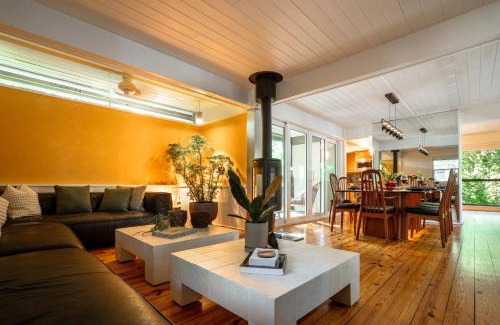 Gainesville Maison | TreeTops Spacious Architectural Retreat