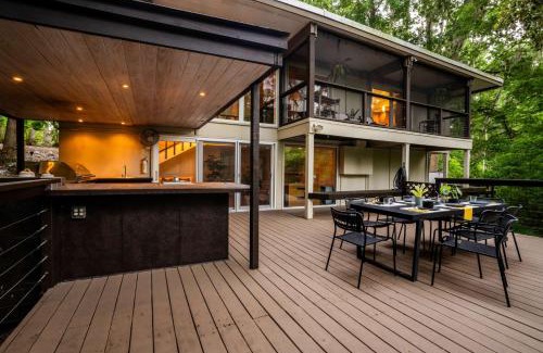 Gainesville Maison | TreeTops Spacious Architectural Retreat