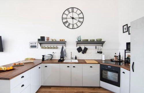 Saint-Severin Maison | Treize Maison A - 3 bed house in centre of Saint Severin