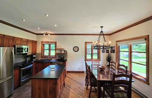 Mont-Tremblant Chalet De Ski | Tremblant Haven RENOVEE 2 bdr ski-in / ski-out sur la station