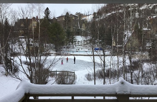 Mont-Tremblant Copropriété | Station Mont Tremblant SKI IN / OUT 4 couchages 8 familles avec GRANDE PISCINE