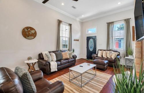 Esplanade Ridge Maison | Treme Getaway Games & Poolside Fun