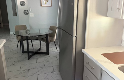 Glendale Maison | Tremendous 4-bedroom estate with AC in Glendale