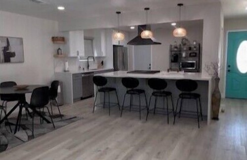 Bay Terraces Maison | Tremendous 4-bedroom house in San Diego with AC, Wi-Fi, Ideal for Long Stays