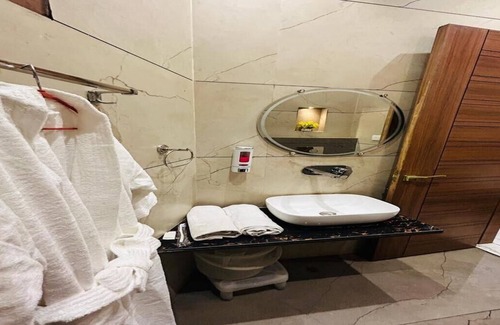 Jagadhri Hôtel | Tremendous and Luxury hotel with AC in Yamuna Nagar - 8 bedrooms available