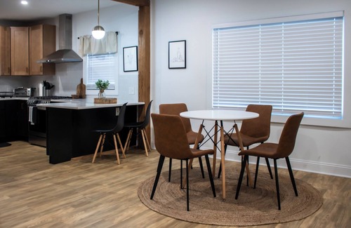 Detroit - Shoreway Maison | Trendy 3-bedroom home in Ohio City Cle with WiFi & walkable area & pet friendly!