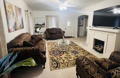 Toledo Maison | Trendy 3 Bedroom Residential Home with a taste of beauty!