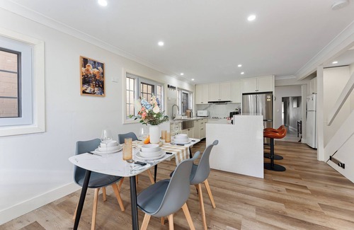 Petersham North Maison | Trendy 4BR Petersham Stay Steps from Top Cafés