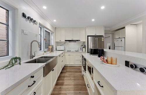 Petersham North Maison | Trendy 4BR Petersham Stay Steps from Top Cafés