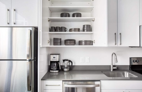 St. Elizabeth's Appartement | Trendy Brighton Studio w/ W/D, Gym, near T, Shops + Dining, by Blueground