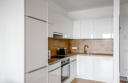 Erdberg Appartement | Trendy Landstraße 1BR w/ Gym & Pool, nr Restaurants, by Blueground