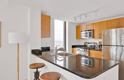 Hunters Point Appartement | Trendy LIC 2BR w/ W/D, Elevator & Doorman, near East River, by Blueground