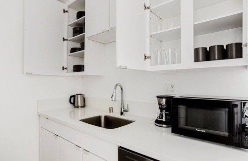 Miracle Mile Appartement | Trendy Mid-Wilshire 1BR w/ Pool & W/D, nr Shopping, by Blueground