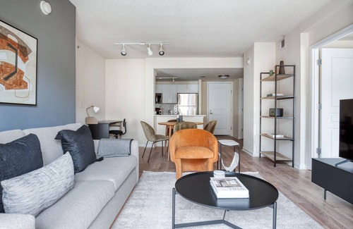 North Bethesda Appartement | Trendy North Bethesda 2BR w/ W/D, Pool & Gym, nr Metro, by Blueground