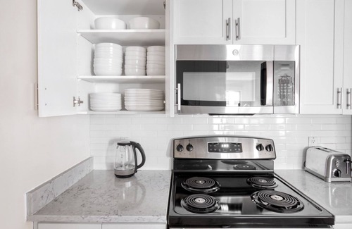 North Bethesda Appartement | Trendy North Bethesda 2BR w/ W/D, Pool & Gym, nr Metro, by Blueground