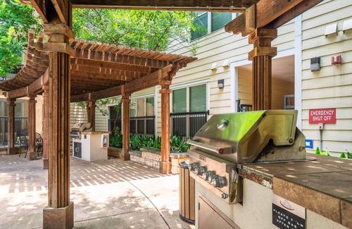 Pleasant Valley Appartement | Trendy SoCo 2BR King Suite w/ GymPickleballLaundry