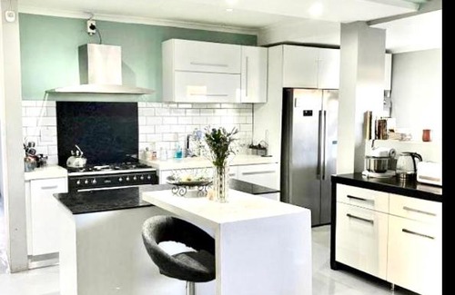 Cape Town Maison | Trendy spacious house with continuous wifi even during load shedding within Century City area