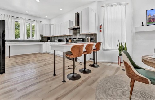 Lakeview Appartement | Trendy Two-Level Apartment