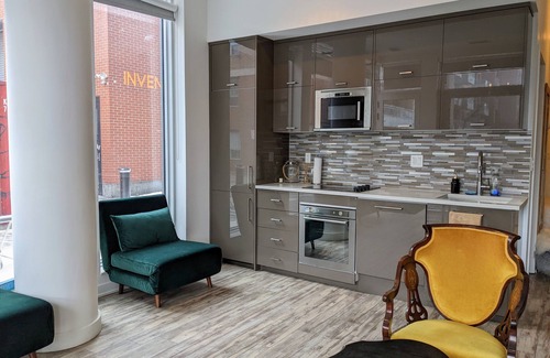 Beaconsfield Village Copropriété | Trendy Unit on Queen West