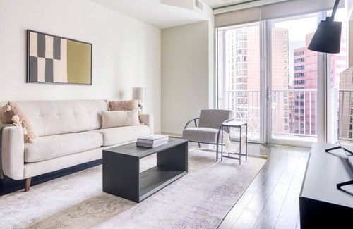 Uptown Appartement | Trendy Upper Downtown 1BR w/ Gym & Pool near 16th St Mall, by Blueground