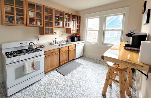 Whittier Appartement | Trendy Uptown Apartment, steps away from many culinary and entertainment options