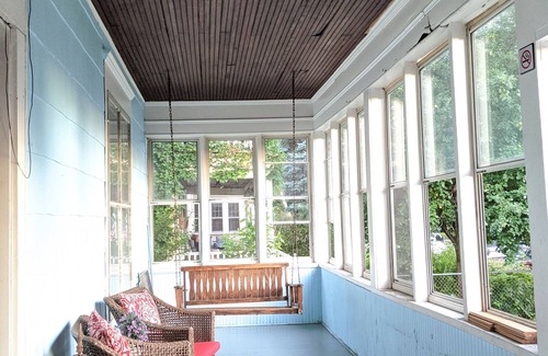 Whittier Appartement | Trendy Uptown Apartment, steps away from many culinary and entertainment options