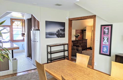 Whittier Appartement | Trendy Uptown, à quelques pas de nombreuses options culinaires et de divertissement.