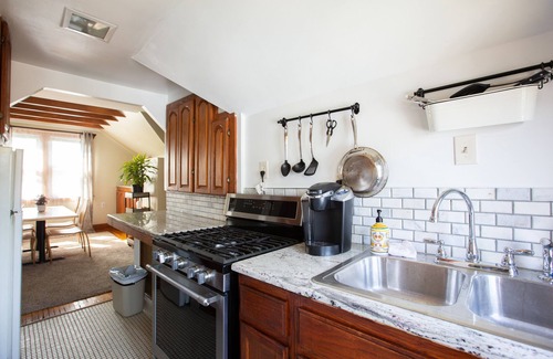 Whittier Appartement | Trendy Uptown, à quelques pas de nombreuses options culinaires et de divertissement.