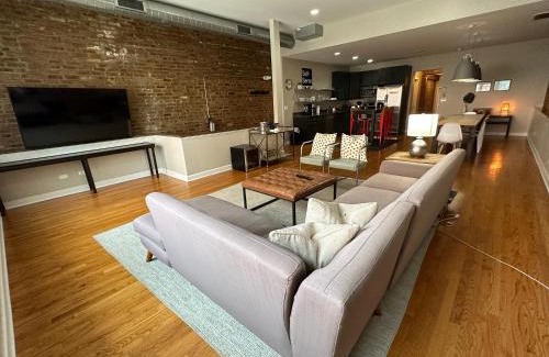 Wicker Park Maison | Trendy Wicker Park Loft with Parking