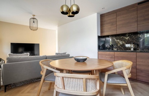 Wiedikon Appartement | Trendy Wiedikon 1BR w/ Storage Room & W/D, nr Market, by Blueground
