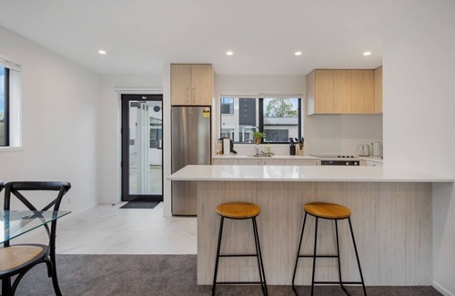 Trentham Maison | Trentham Jewel: Stylish 2-BR Retreat