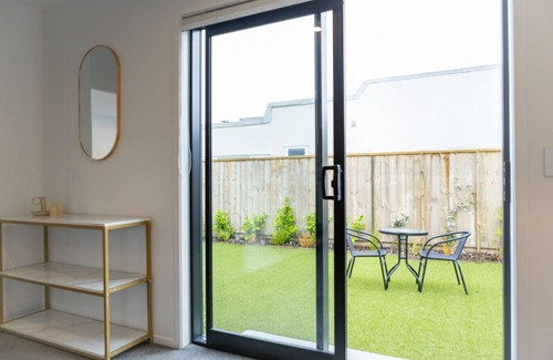 Trentham Maison | Trentham Jewel: Stylish 2-BR Retreat