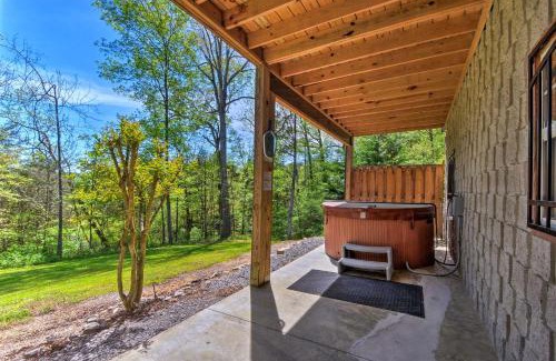 Trenton Maison | Trenton Cabin with Hot Tub - 14 Mi to Lookout Mtn!