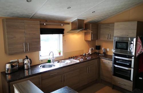 Dawlish Warren Maison | Trevellian - Spacious Scenic Lodge - Tranquil Retreat