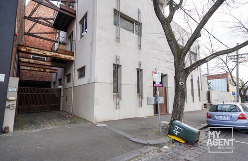 North Melbourne Maison | Tri Level townhouse in prime North Melbourne
