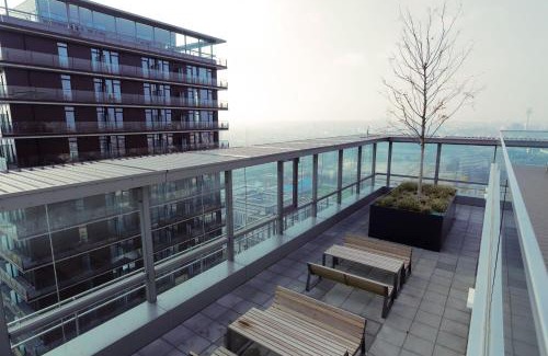 Erdberg Appartement | Triiiple Suites Level 22 mit Balkon und Tiefgarage