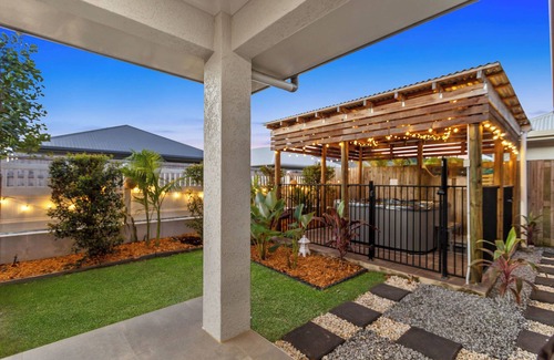 Trinity Beach Maison | Trinity Oasis Spa, BBQ & Family Retreat