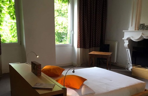 Genissac Maison | Chambre Triple vue sur la rivière à L'arbre Rouge