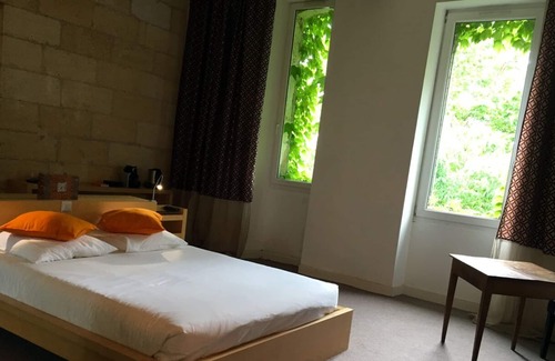 Genissac Maison | Chambre Triple vue sur la rivière à L'arbre Rouge