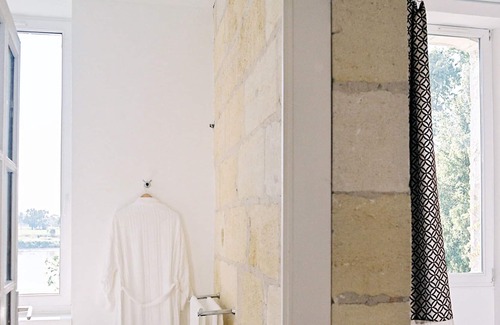 Genissac Maison | Chambre Triple vue sur la rivière à L'arbre Rouge